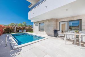 New 2026 Casa LUCE Malinska with heated pool