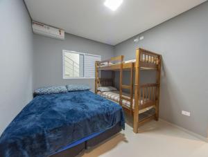 Casa com Sinuca e Churrasqueira a 5 min da Praia