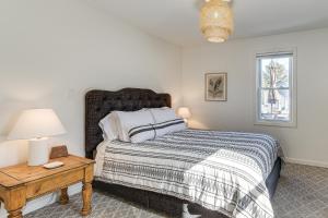 Walkable 3-Unit Escape Near Elk Lake & Bay Access!
