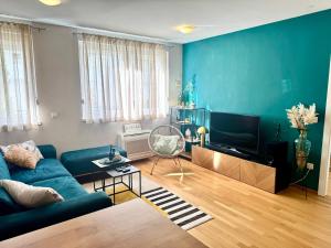 Cozy apartment on top location with private parking