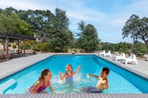 Poolside Paradise in Templeton