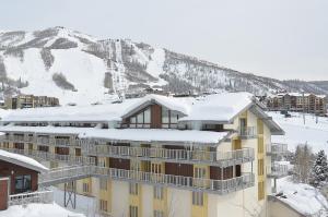 ST108 - Ski Time Square