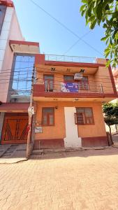 Shri Vrinda Nikunj - Best Stay In Vrindavan NearMandir AC Rooms & Parking
