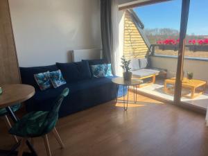 Apartament Niebieski Centrum Sarbinowo w budynku z restauracją, BASEN ZEWNĘTRZNY, PARKING W CENIE