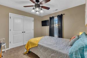 Pet-Friendly 3BR Home, Fenced Yard, Near KC