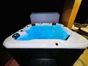 Pratum Pink&Blue Mikołajki - Apartament 31 Maria Antonina z JACUZZI