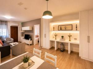 Magnolia Central Apartments Marbella - con patio privado