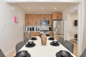 Designer Seaport Apartment - Sleeps 14