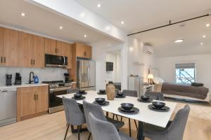 Designer Seaport Apartment - Sleeps 14