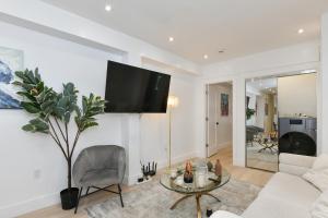 Designer Seaport Apartment - Sleeps 14