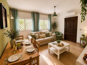 Magnolia Central Apartments Marbella - con patio privado