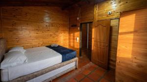 Country house with a Jacuzzi for 10, a cinema, and 10 minutes from the airport - Finca Gabriela