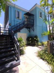 Duval Street Suite w parking and pool