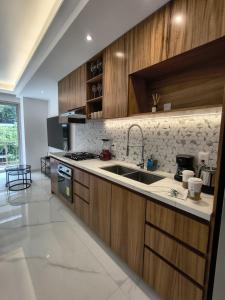Depa moderno con roof top en zona romántica 202