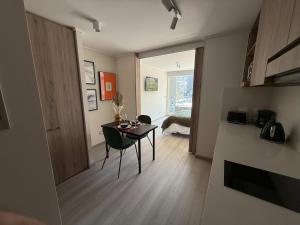Las Condes Cozy Studio Steps from Park Hospital