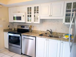 Riviera Beach 2C by FVC