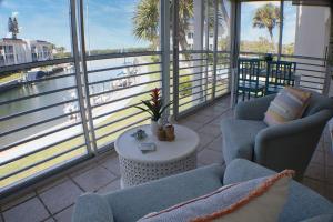 Longboat Harbour C-207 by FVC