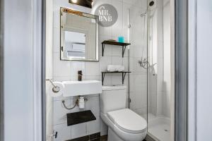Padre Mariano Suites by Mr BnB