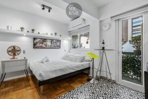 Padre Mariano Suites by Mr BnB