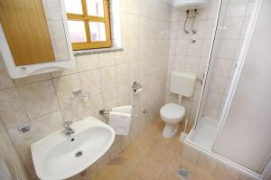 Two-Bedroom Apartment room in Beautiful apartments with balcony - Apartments Skoblara II