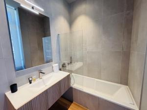ROUZIC t4 Trebeurden piscine et vue mer