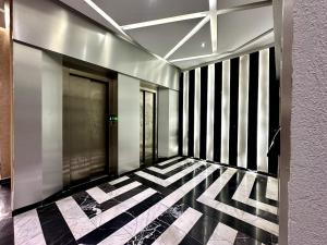 Modern studio, Abdelmoumen 32