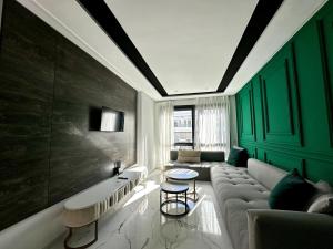 Modern studio, Abdelmoumen 32