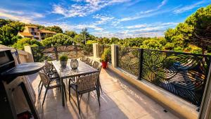 Bastia - Very spacious 130m2 Villa Top Apartment with Garden, 2 AC Bedrooms, Near Port, City Center, and Beaches in Bastia"