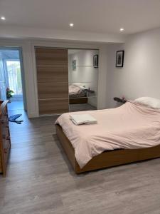 Large London Penthouse - 2 bedrooms with en-suites
