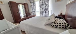 Spacious villa with private pool and sea view