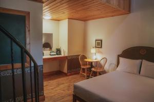 Lenroot Lodge