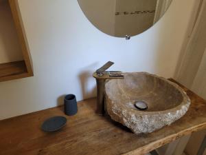 MAISON CHARMANTE AVEC PISCINE DANS UN ECRIN DE VERDURE, proche UZES