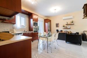 Greek Style Ground Floor Apartment & Pool