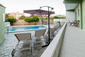 Greek Style Ground Floor Apartment & Pool