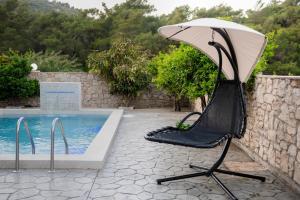 Greek Style Ground Floor Apartment & Pool