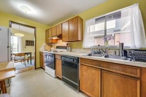 Steps to Great Food, Bus Routes & Light Rail