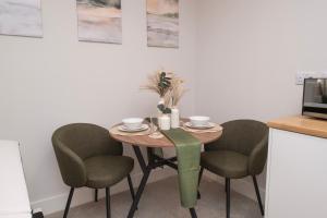 Stylish 1BR Sanctuary in Hull Centre Near Marina