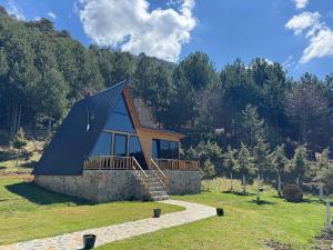 Alpine Cabins Gjinar