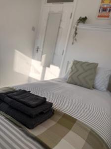 Alross rental - Elegant London Stay with Free Breakfast