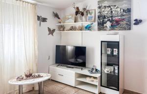 2 Bedroom Amazing Apartment In Vir