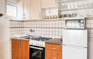 2 Bedroom Amazing Apartment In Vir