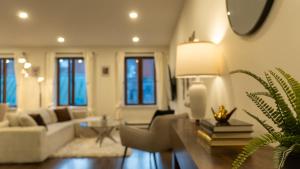 Spacious two stories condo in old port free parking