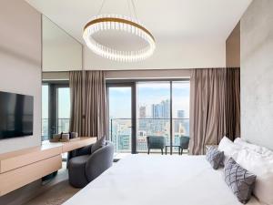 Luxury 2 Bedroom Balcony Burj Khalifa & Fountain Views