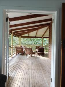 Walk to town | Huge verandah | Wake up to birdsong