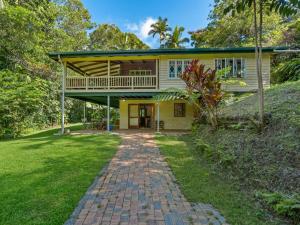 Walk to town | Huge verandah | Wake up to birdsong