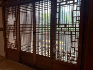 By the palace 고택 송가헌