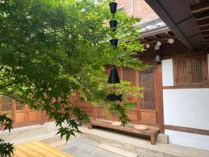By the palace 고택 송가헌