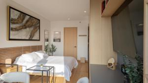 Master Suite at University Tower with Rooftop Pool, Gym and Skyline Views