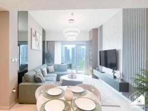 Luxury 2 Bedroom Balcony Burj Khalifa & Fountain Views