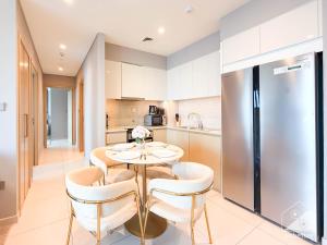 Luxury 2 Bedroom Balcony Burj Khalifa & Fountain Views